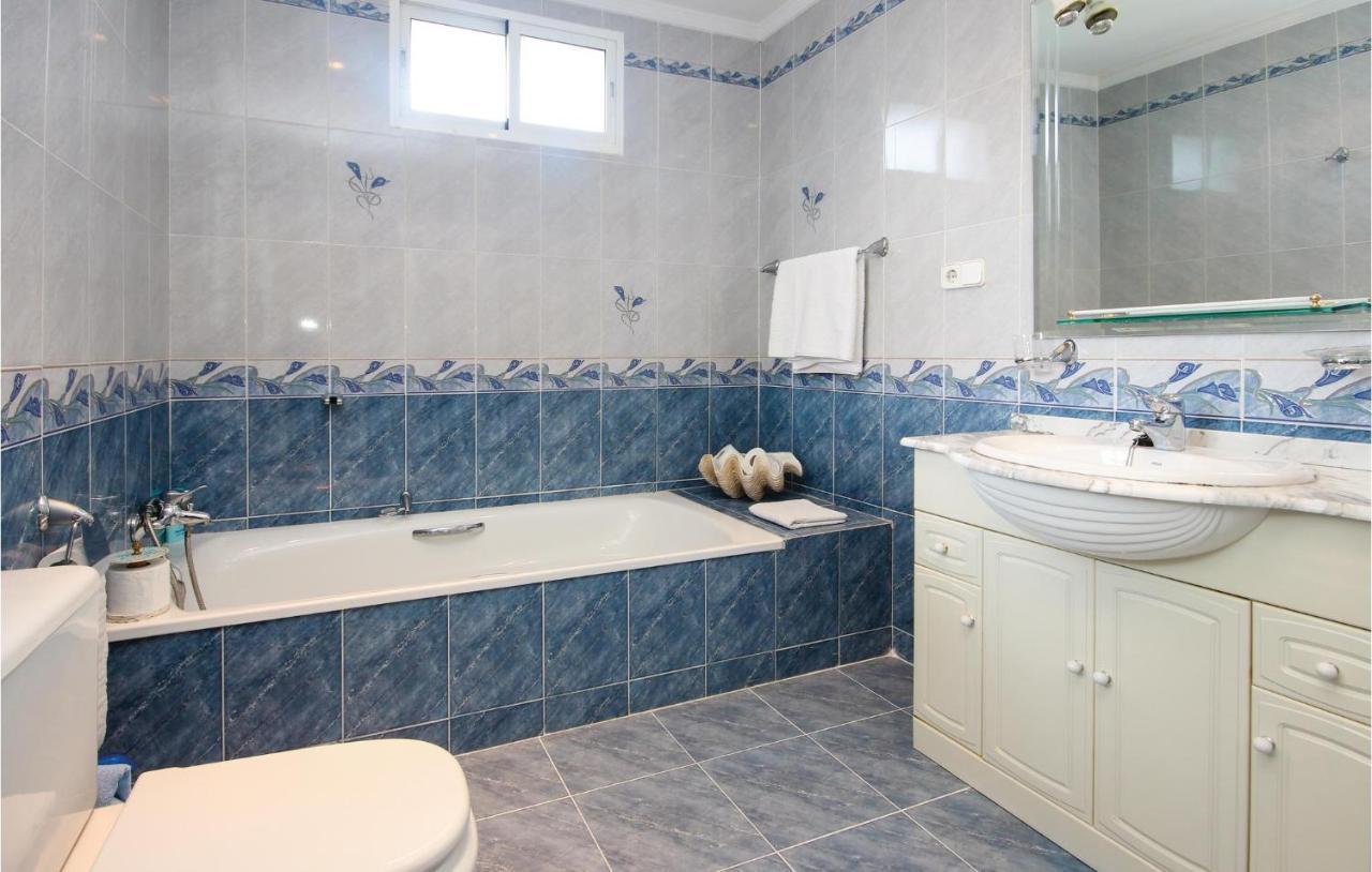Gorgeous Apartment In Urb El Chaparral With Wifi Ла-Кала-де-Михас Экстерьер фото
