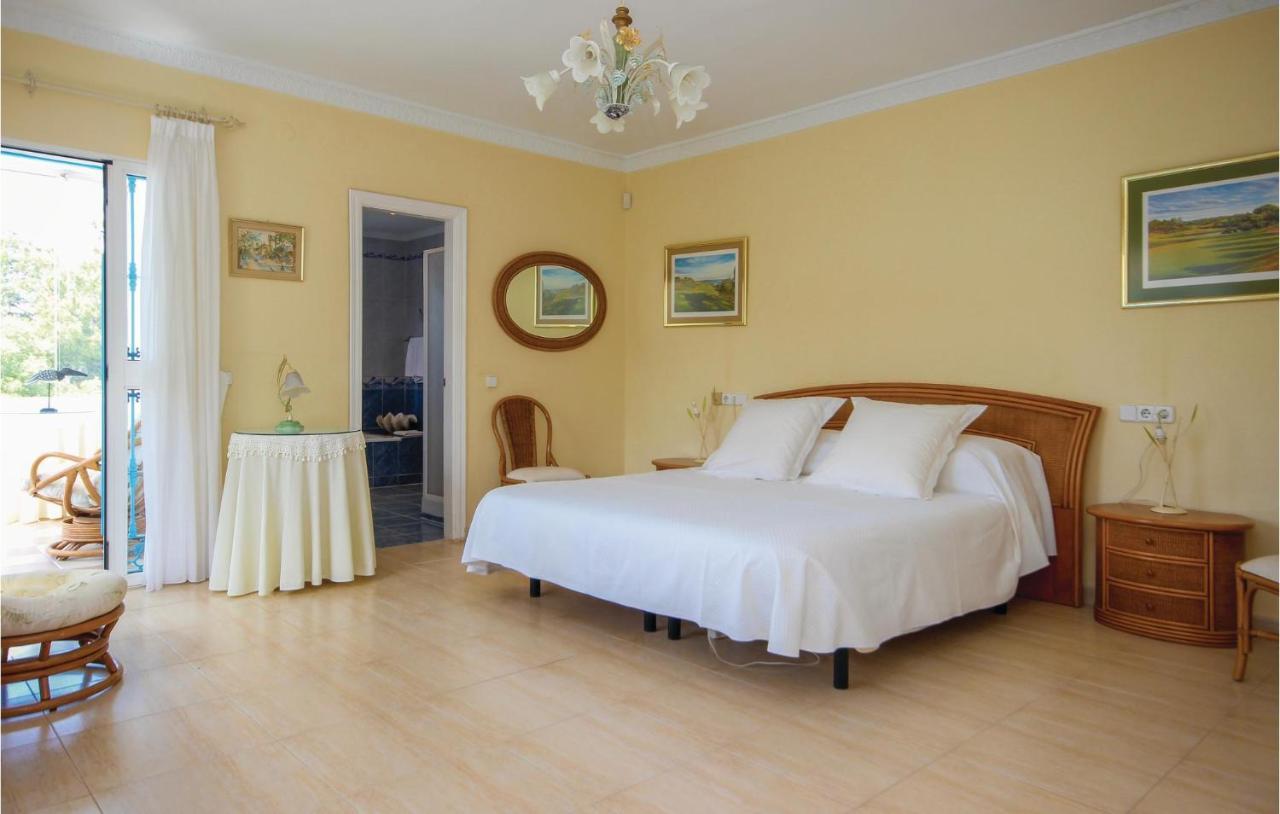 Gorgeous Apartment In Urb El Chaparral With Wifi Ла-Кала-де-Михас Экстерьер фото